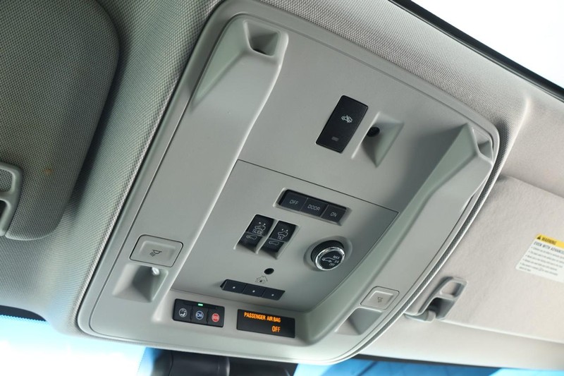 Cadillac Escalade Vehicle Full-screen Gallery Image 46