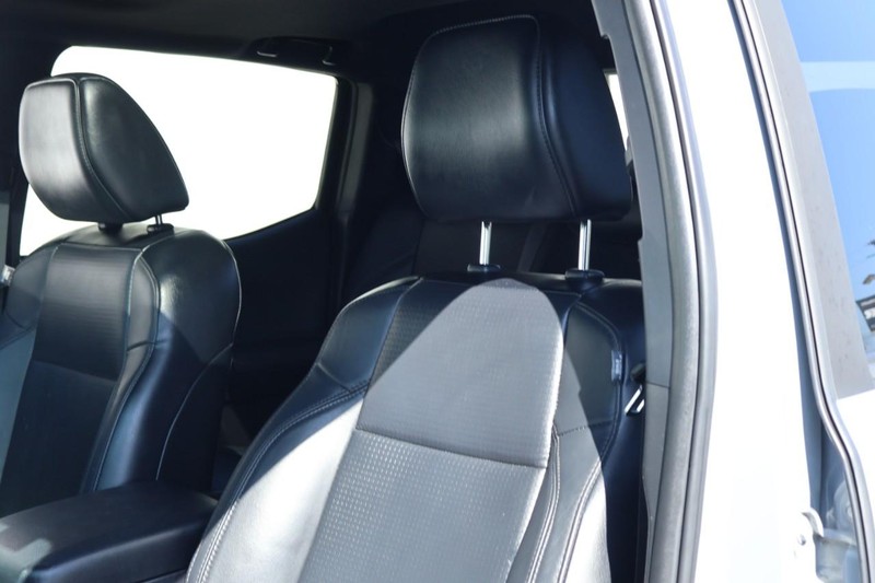 Toyota Tacoma Vehicle Full-screen Gallery Image 20