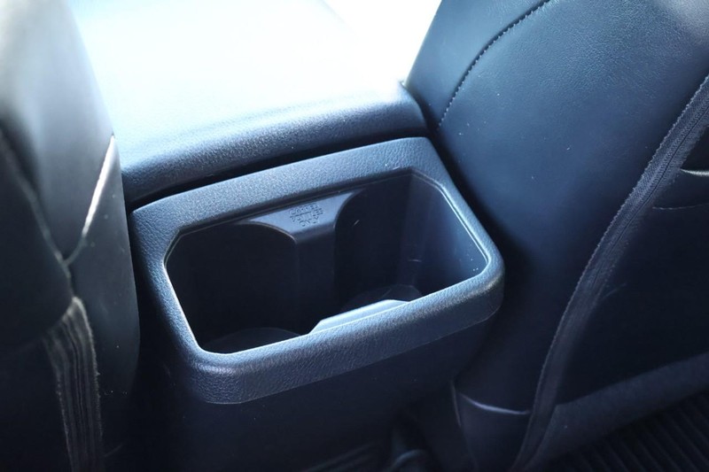 Toyota Tacoma Vehicle Full-screen Gallery Image 24