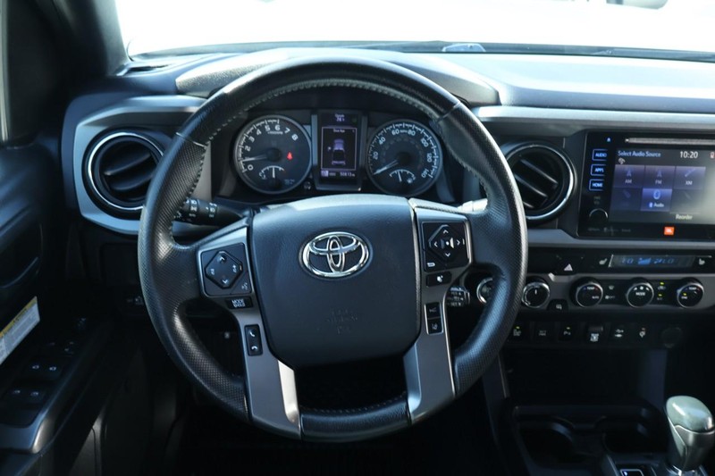 Toyota Tacoma Vehicle Full-screen Gallery Image 27
