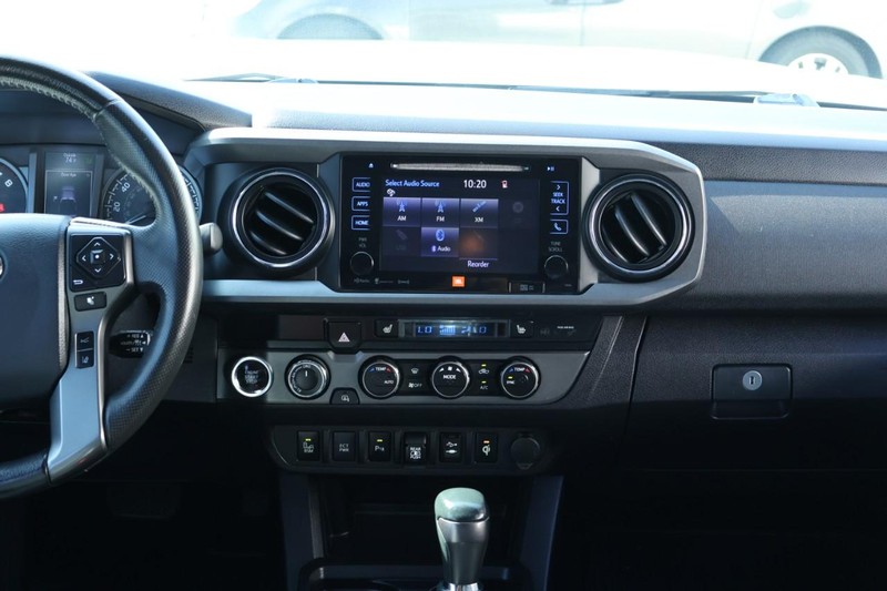 Toyota Tacoma Vehicle Full-screen Gallery Image 30