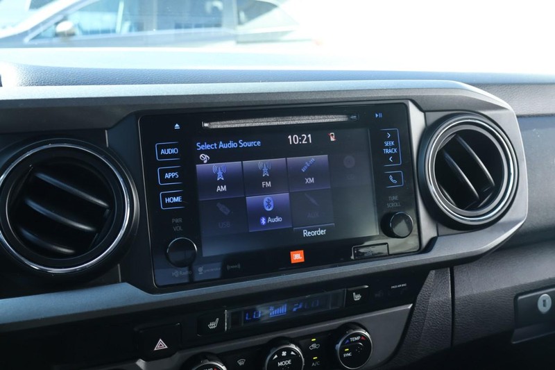 Toyota Tacoma Vehicle Full-screen Gallery Image 31