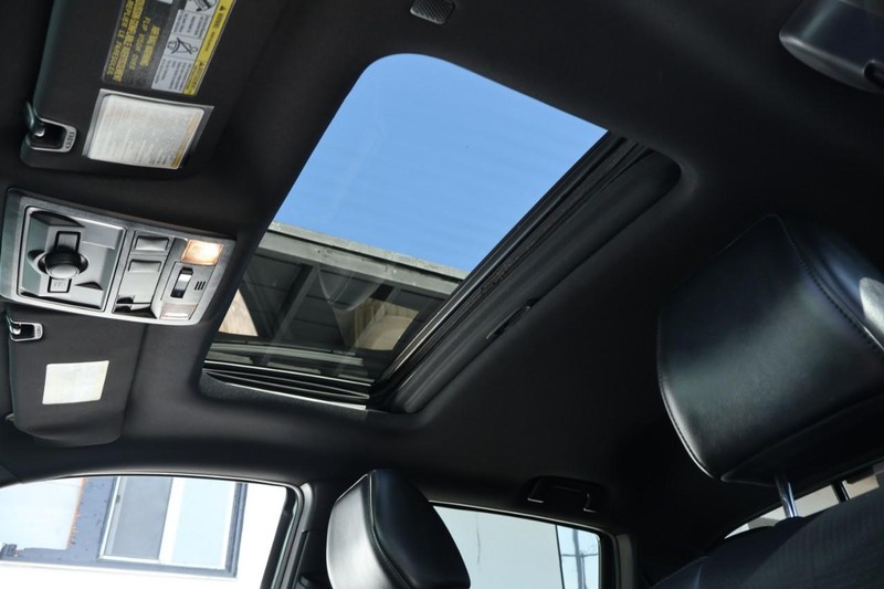 Toyota Tacoma Vehicle Full-screen Gallery Image 39