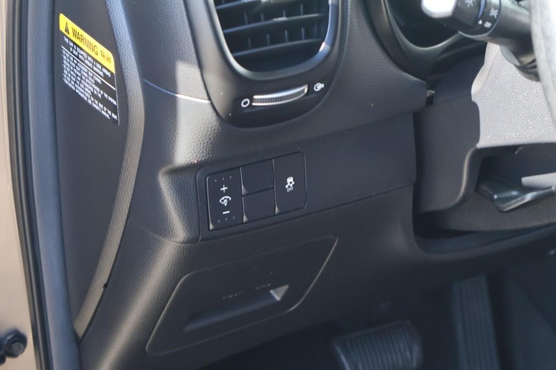 Kia Soul Vehicle Full-screen Gallery Image 16