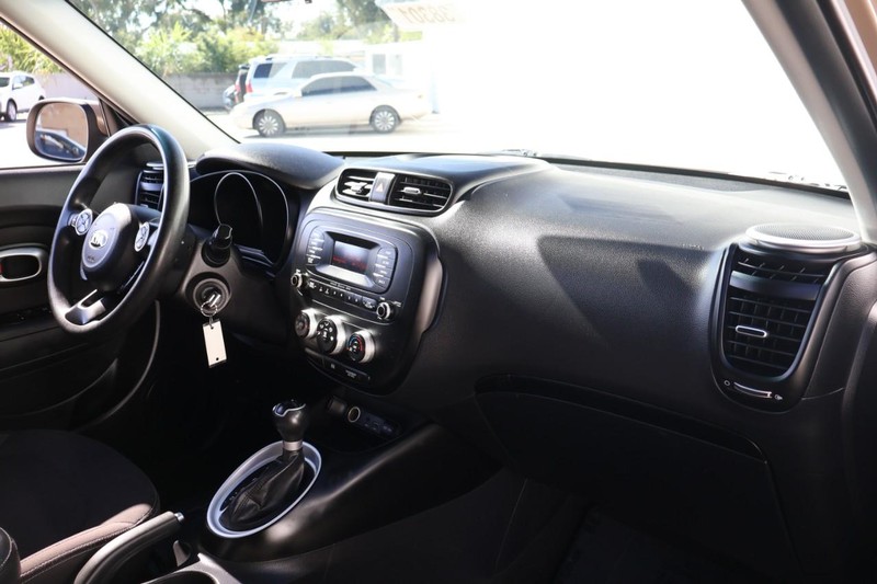 Kia Soul Vehicle Full-screen Gallery Image 19