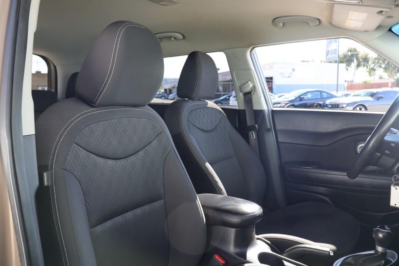 Kia Soul Vehicle Full-screen Gallery Image 20