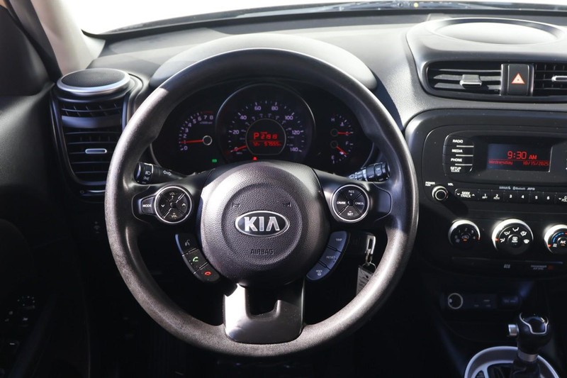 Kia Soul Vehicle Full-screen Gallery Image 24