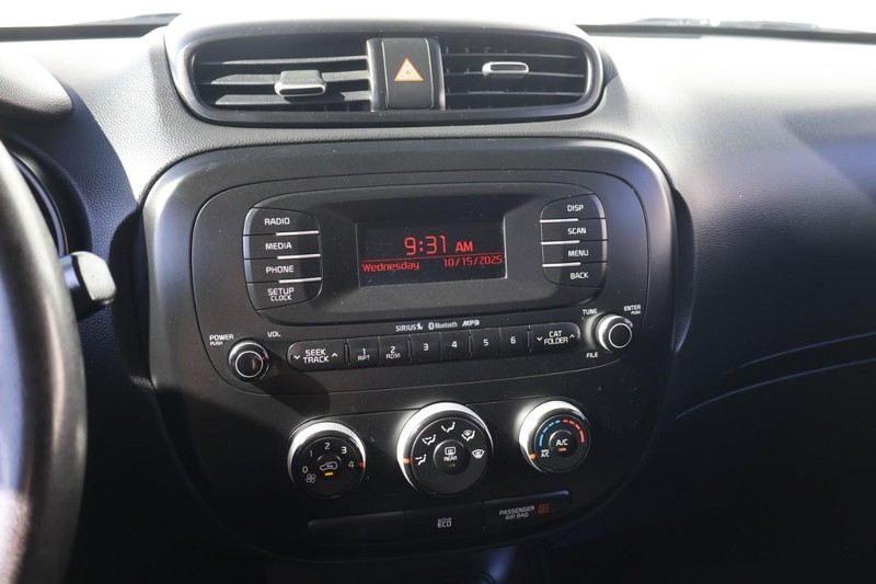 Kia Soul Vehicle Full-screen Gallery Image 28