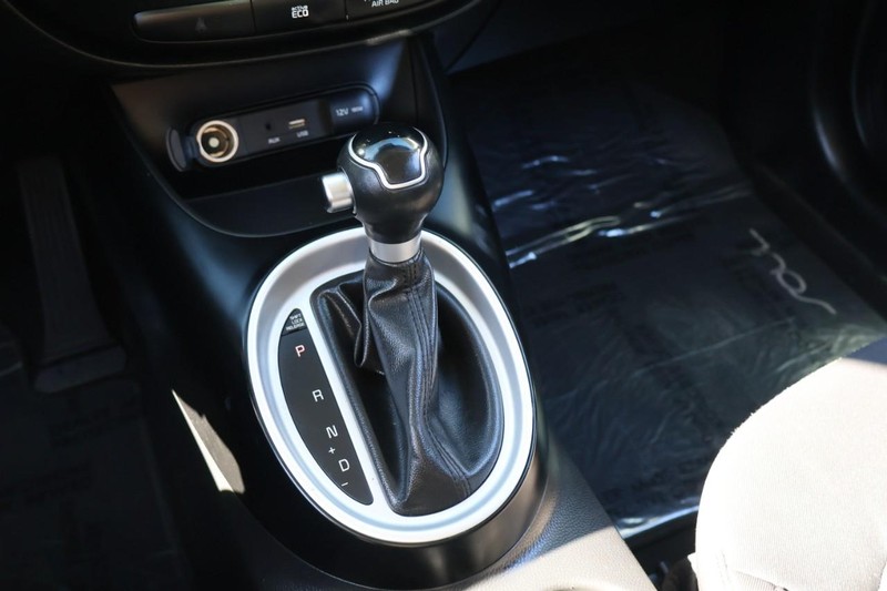 Kia Soul Vehicle Full-screen Gallery Image 31