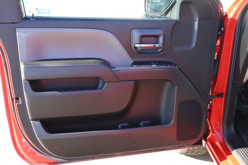 Chevrolet Silverado 1500 Vehicle Full-screen Gallery Image 16