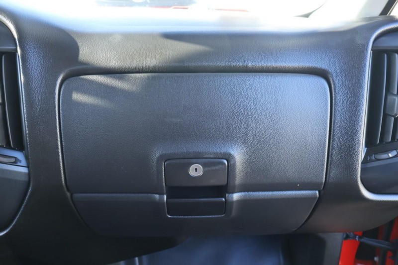 Chevrolet Silverado 1500 Vehicle Full-screen Gallery Image 25