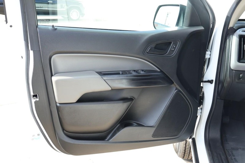 Chevrolet Colorado Vehicle Full-screen Gallery Image 16