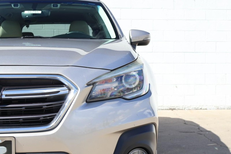 Subaru Outback Vehicle Full-screen Gallery Image 03