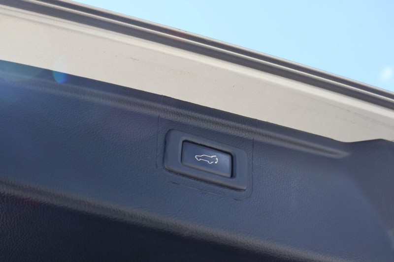 Subaru Outback Vehicle Full-screen Gallery Image 10