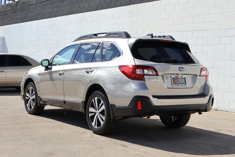 Subaru Outback Vehicle Full-screen Gallery Image 11
