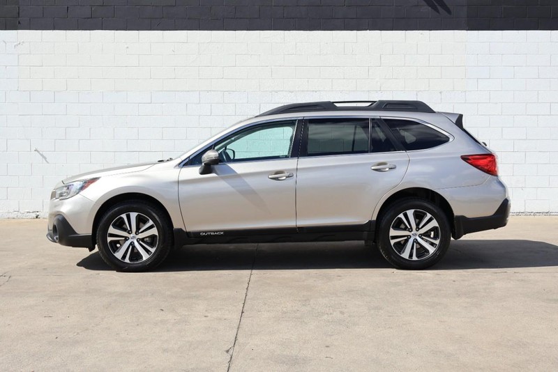 Subaru Outback Vehicle Full-screen Gallery Image 12