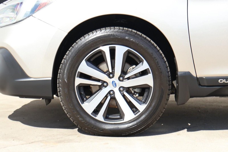 Subaru Outback Vehicle Full-screen Gallery Image 15