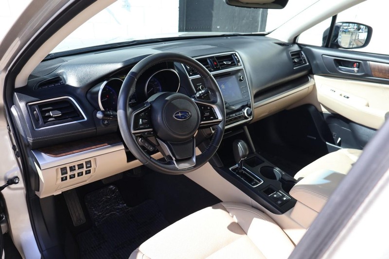 Subaru Outback Vehicle Full-screen Gallery Image 18