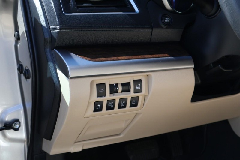 Subaru Outback Vehicle Full-screen Gallery Image 19
