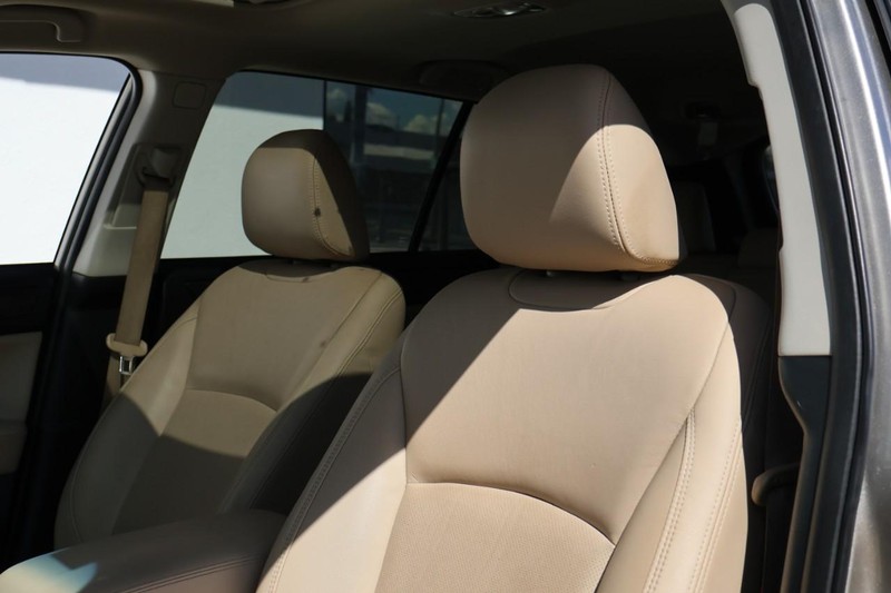 Subaru Outback Vehicle Full-screen Gallery Image 21