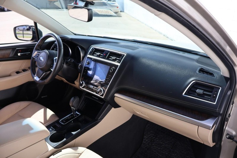 Subaru Outback Vehicle Full-screen Gallery Image 22