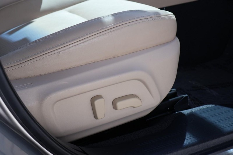 Subaru Outback Vehicle Full-screen Gallery Image 23