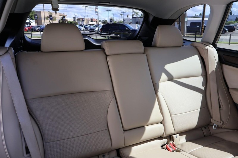 Subaru Outback Vehicle Full-screen Gallery Image 25