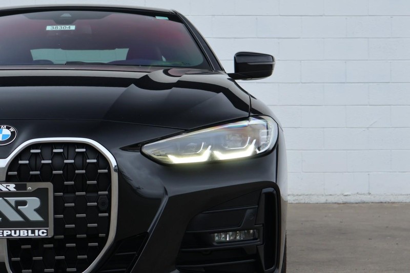 BMW 430i Vehicle Full-screen Gallery Image 03