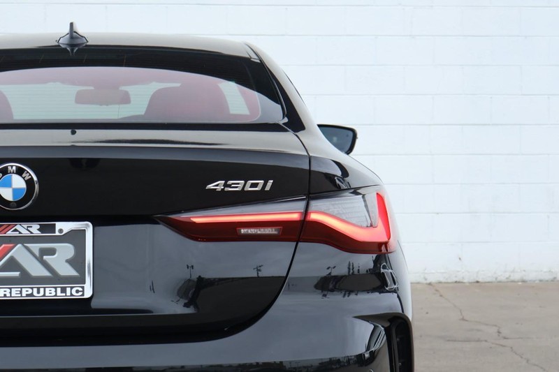 BMW 430i Vehicle Full-screen Gallery Image 07