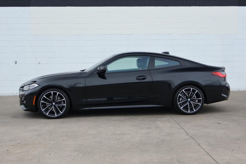 BMW 430i Vehicle Full-screen Gallery Image 11