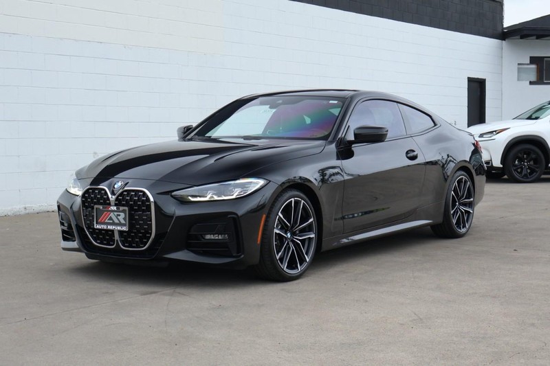 BMW 430i Vehicle Full-screen Gallery Image 12