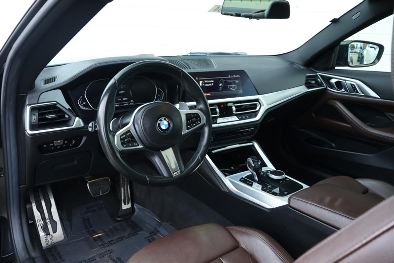 BMW 430i Vehicle Full-screen Gallery Image 17