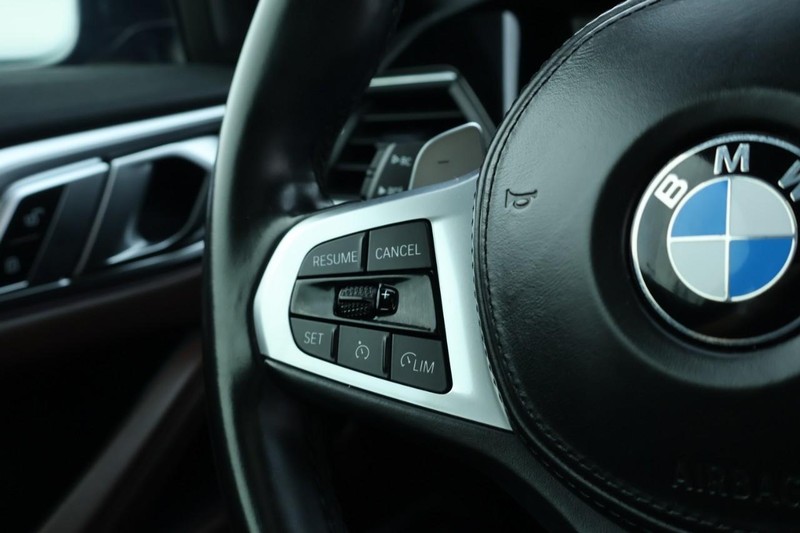 BMW 430i Vehicle Full-screen Gallery Image 30