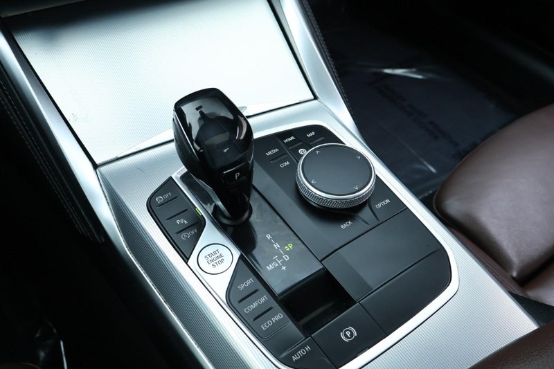 BMW 430i Vehicle Full-screen Gallery Image 35