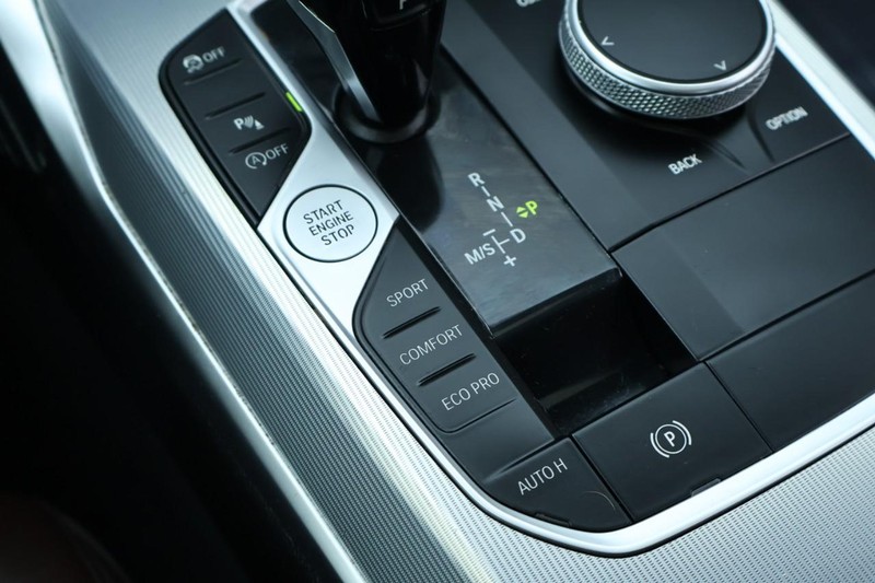 BMW 430i Vehicle Full-screen Gallery Image 38