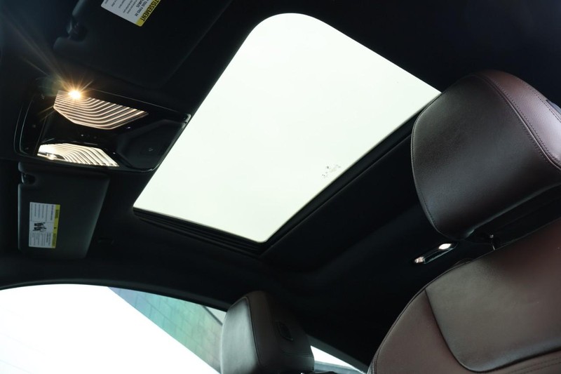 BMW 430i Vehicle Full-screen Gallery Image 41