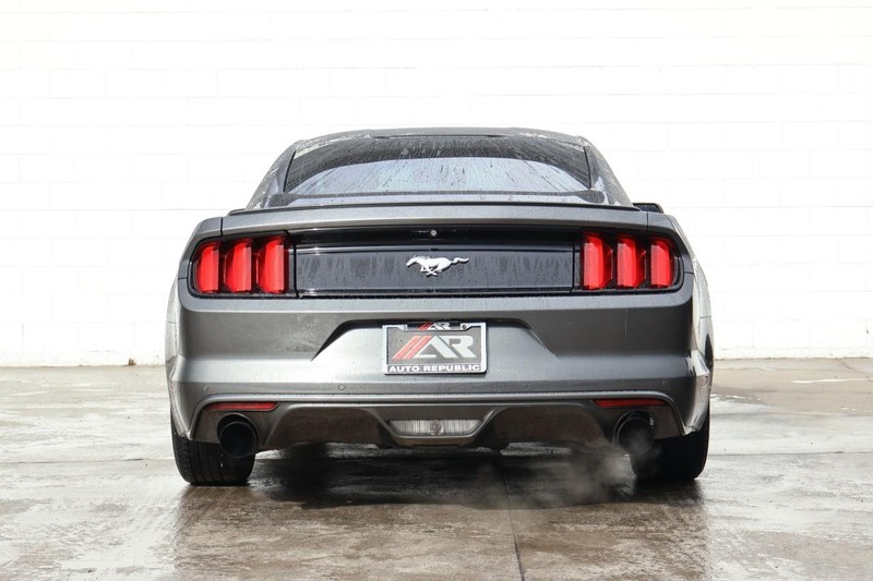 Ford Mustang Vehicle Full-screen Gallery Image 06