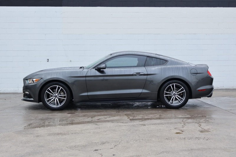 Ford Mustang Vehicle Full-screen Gallery Image 11