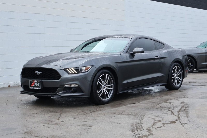 Ford Mustang Vehicle Full-screen Gallery Image 12