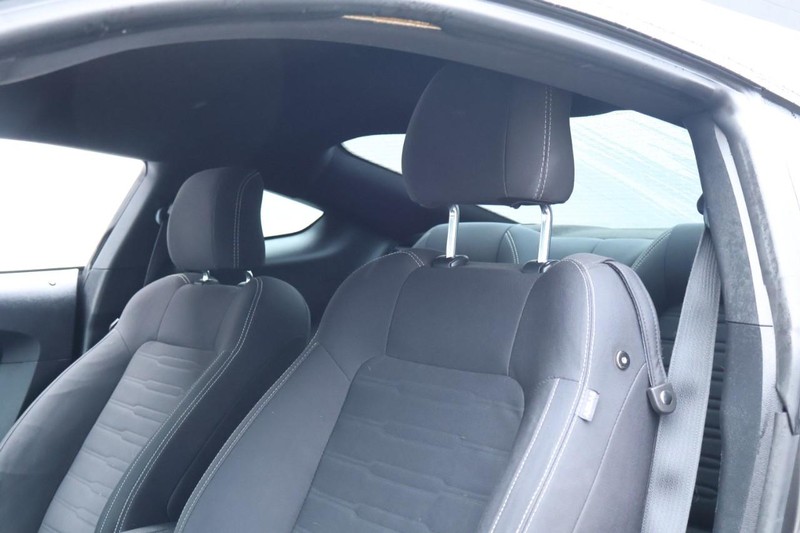 Ford Mustang Vehicle Full-screen Gallery Image 20