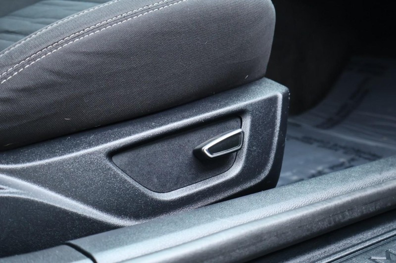 Ford Mustang Vehicle Full-screen Gallery Image 22