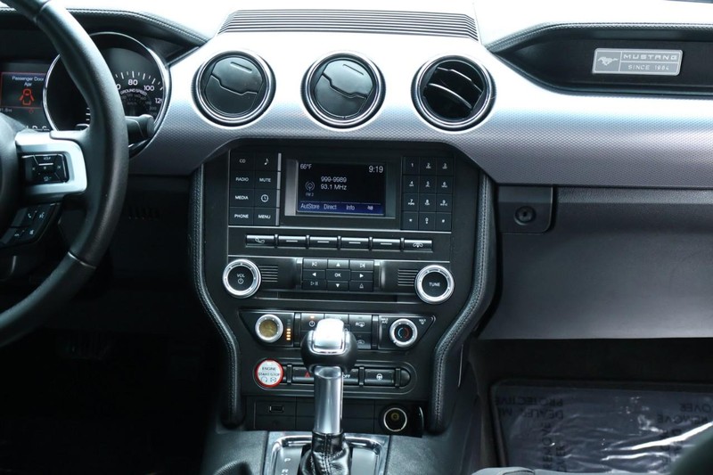 Ford Mustang Vehicle Full-screen Gallery Image 29