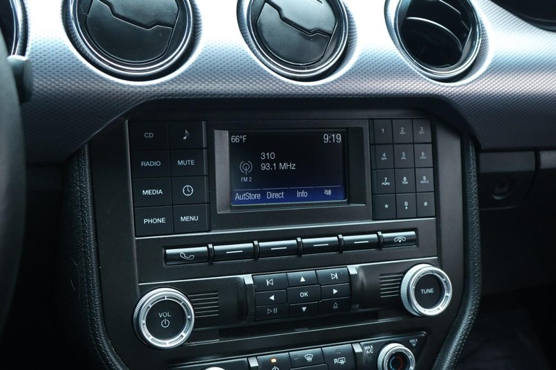 Ford Mustang Vehicle Full-screen Gallery Image 30