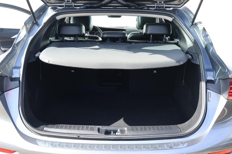 INFINITI QX30 Vehicle Full-screen Gallery Image 09
