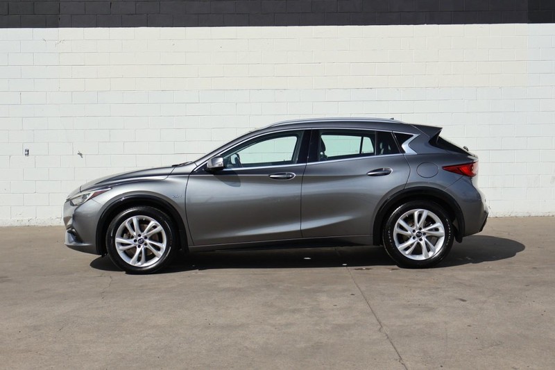 INFINITI QX30 Vehicle Full-screen Gallery Image 11
