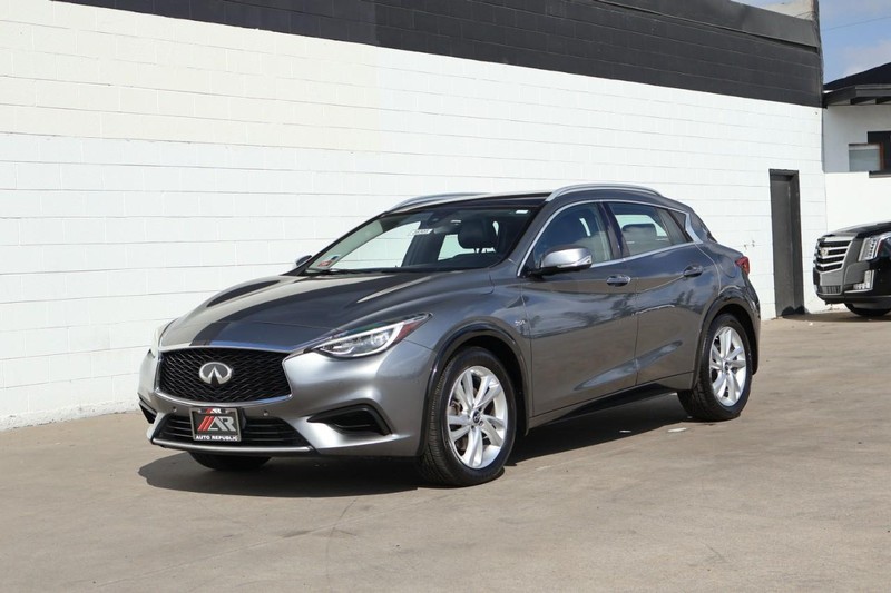 INFINITI QX30 Vehicle Full-screen Gallery Image 12