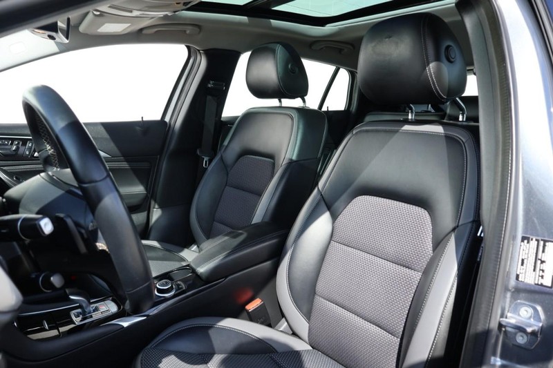 INFINITI QX30 Vehicle Full-screen Gallery Image 19