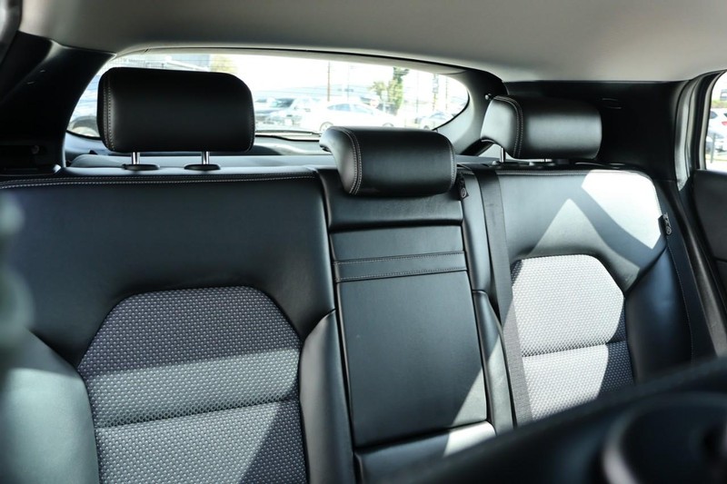 INFINITI QX30 Vehicle Full-screen Gallery Image 24