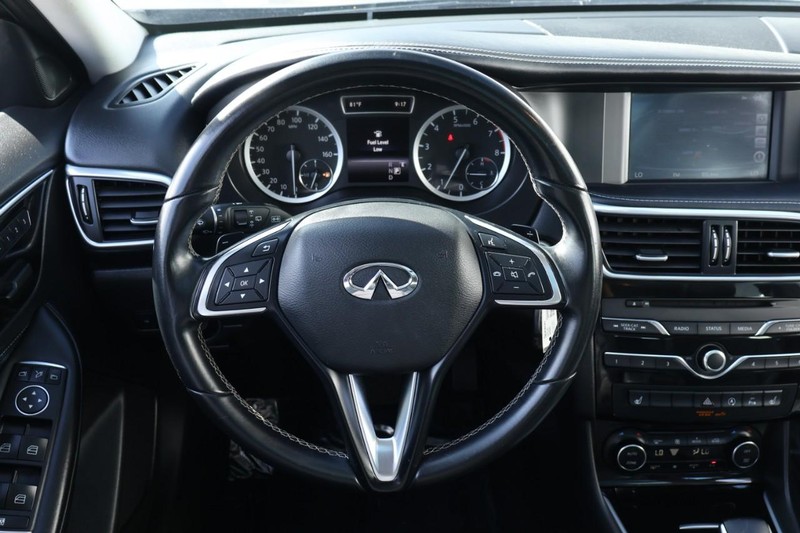 INFINITI QX30 Vehicle Full-screen Gallery Image 27