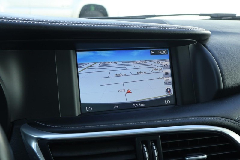 INFINITI QX30 Vehicle Full-screen Gallery Image 31